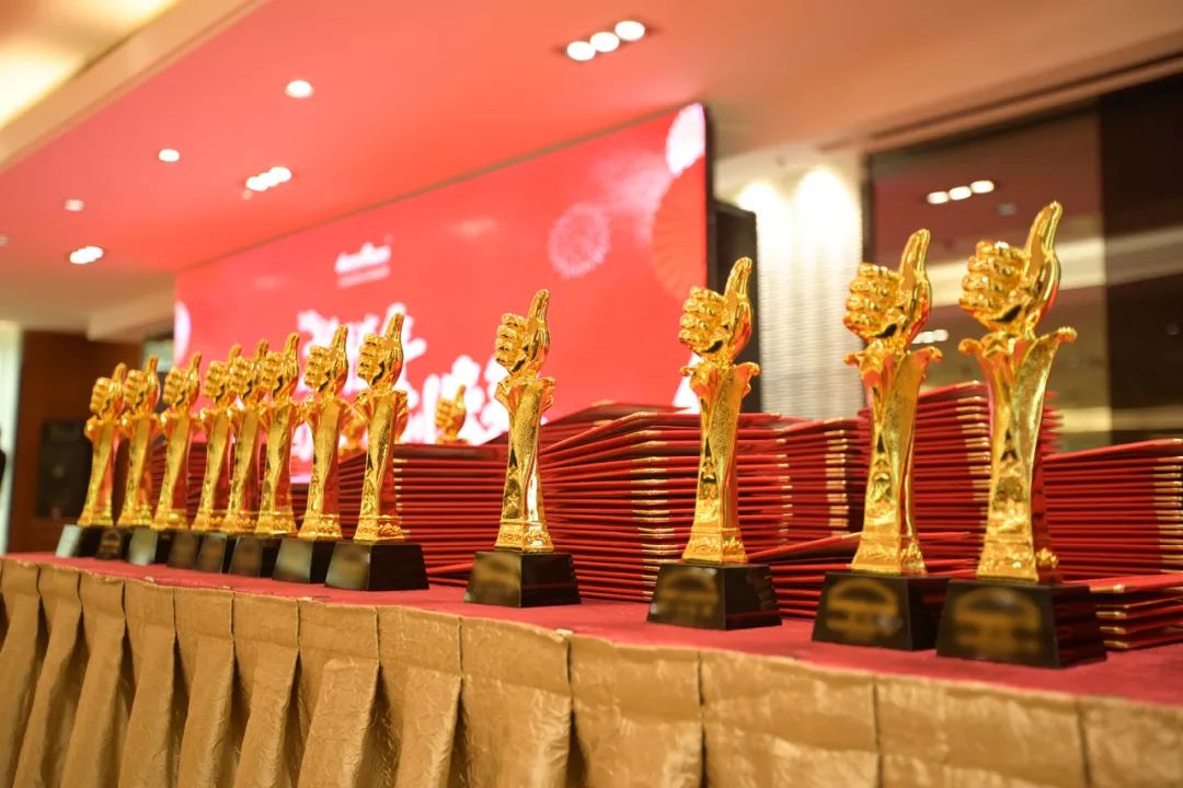 清風(fēng)裝飾2023年終總結(jié)大會&頒獎盛典 清風(fēng)裝飾2023年終總結(jié)大會&頒獎盛典