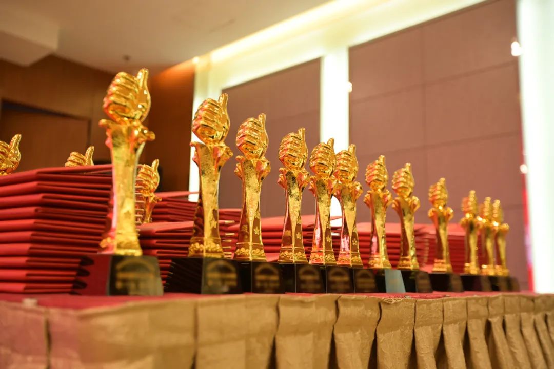 清風(fēng)裝飾2023年終總結(jié)大會&頒獎盛典 清風(fēng)裝飾2023年終總結(jié)大會&頒獎盛典