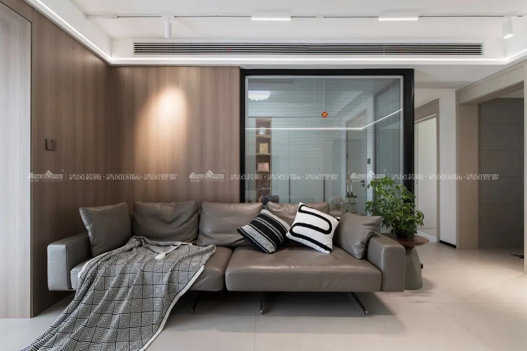 賞·析|140㎡現(xiàn)代簡(jiǎn)約，光影自由穿梭的家滿是松弛感！