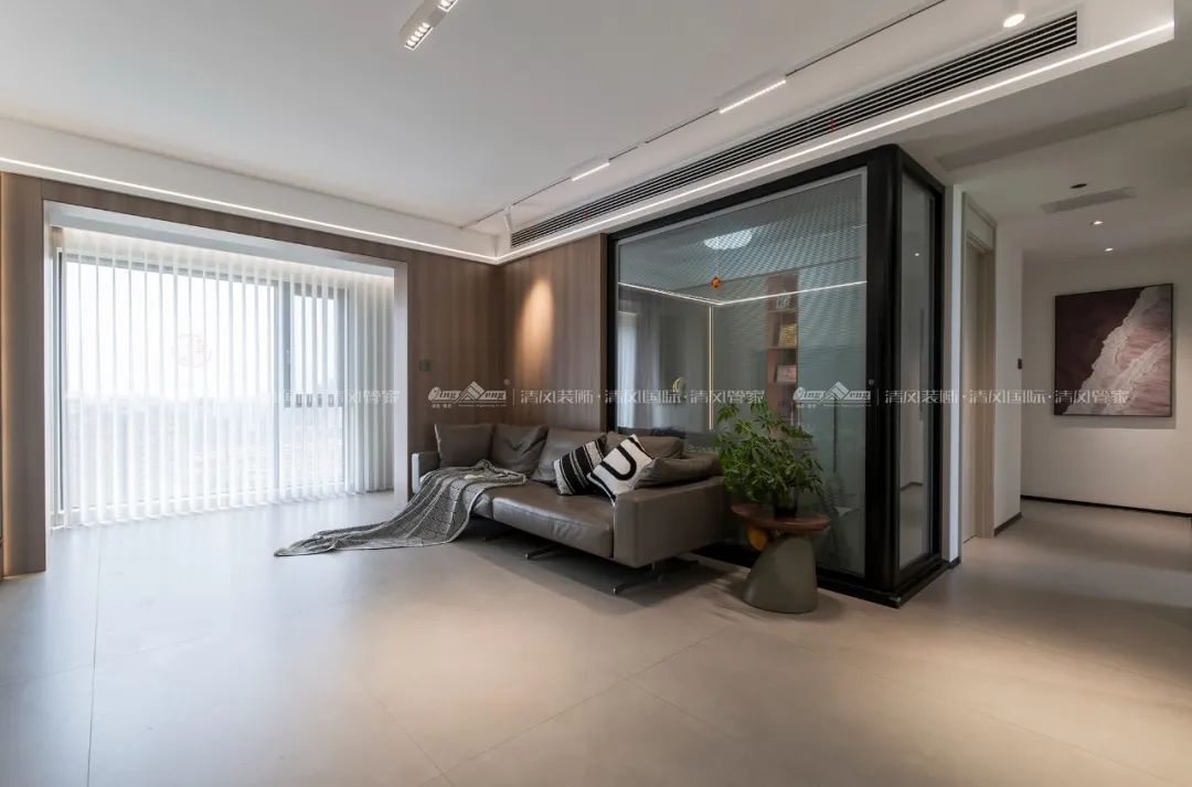 賞·析|140㎡現(xiàn)代簡(jiǎn)約，光影自由穿梭的家滿是松弛感！