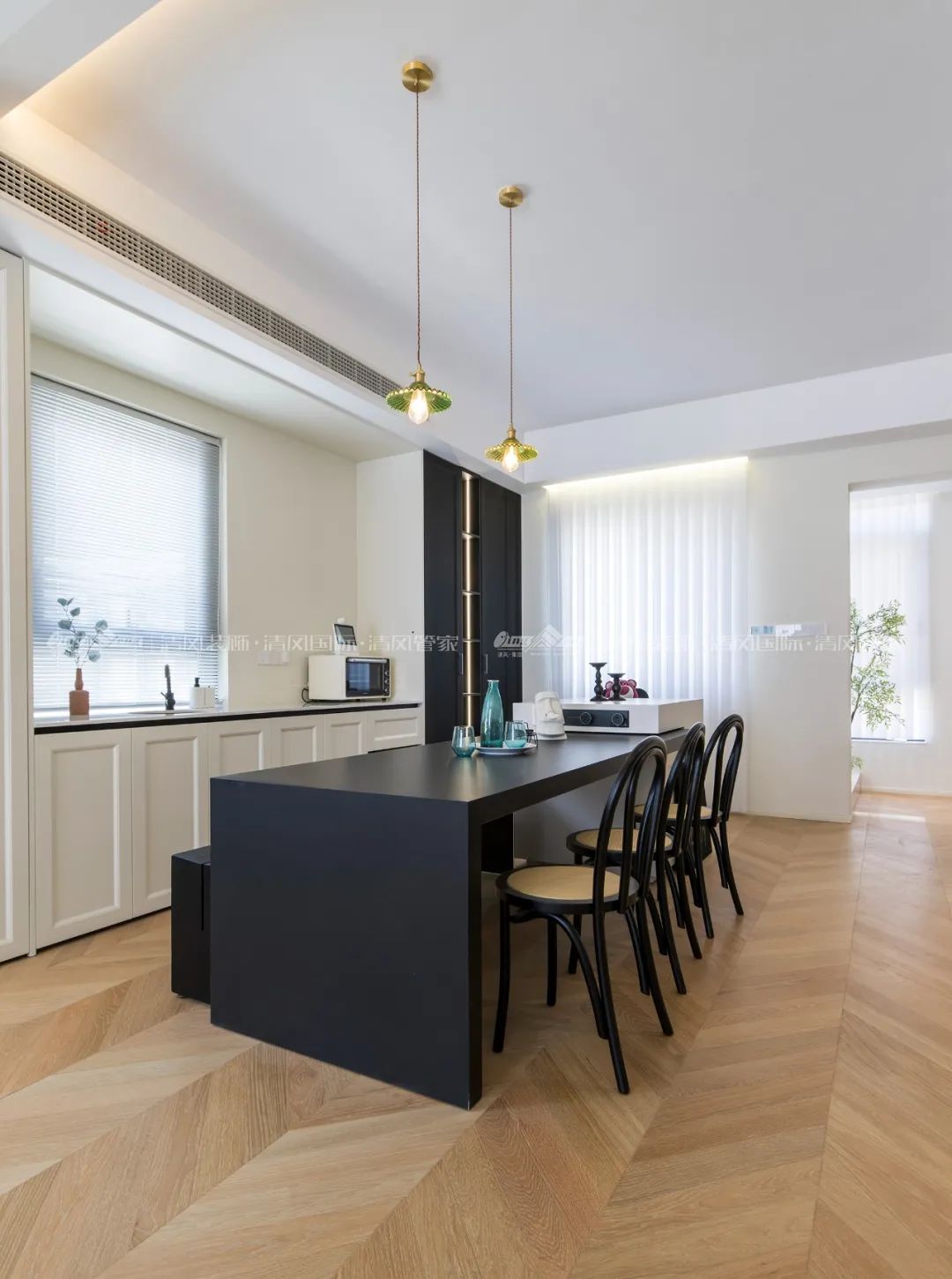 賞·析|300㎡輕法混搭風(fēng)，時(shí)尚溫馨感拉滿！