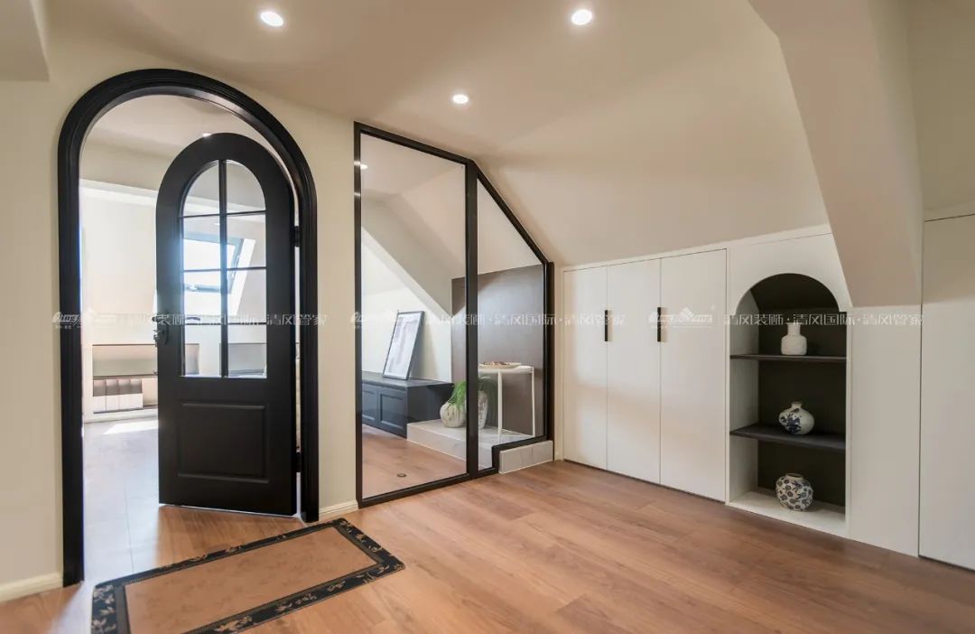 賞·析|300㎡輕法混搭風(fēng)，時(shí)尚溫馨感拉滿！