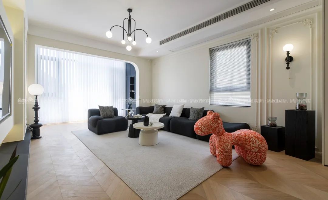 賞·析|300㎡輕法混搭風(fēng)，時(shí)尚溫馨感拉滿！