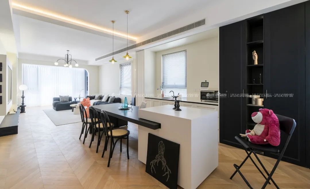 賞·析|300㎡輕法混搭風(fēng)，時(shí)尚溫馨感拉滿！