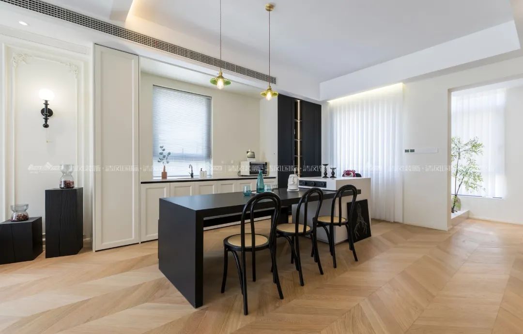 賞·析|300㎡輕法混搭風(fēng)，時(shí)尚溫馨感拉滿！