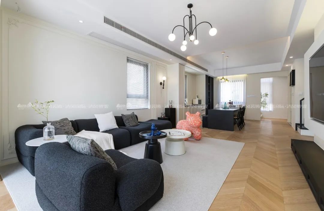 賞·析|300㎡輕法混搭風(fēng)，時(shí)尚溫馨感拉滿！