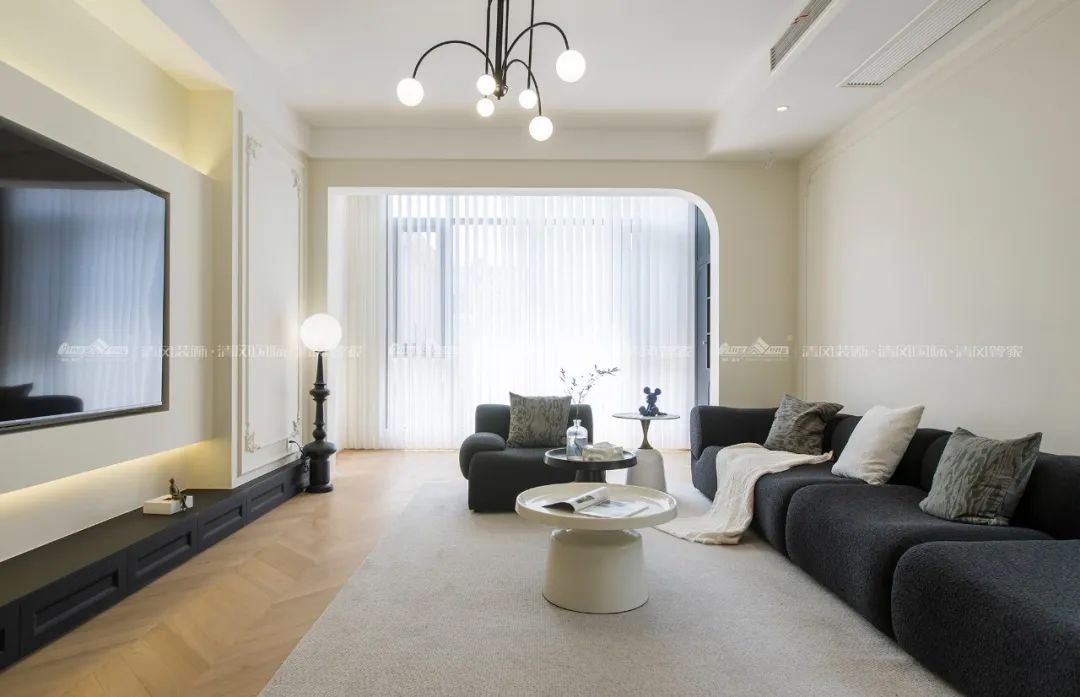 賞·析|300㎡輕法混搭風(fēng)，時(shí)尚溫馨感拉滿！