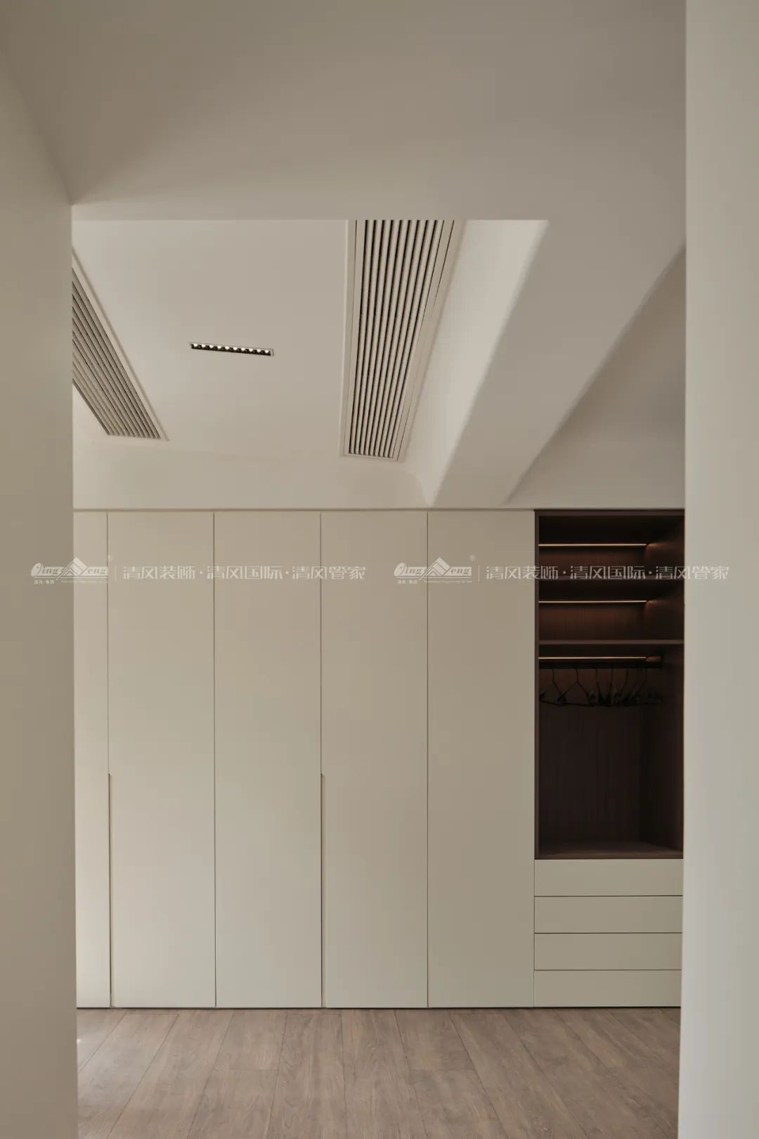 賞·析|289㎡現(xiàn)代極簡別墅,生活與藝術(shù)的碰撞 賞·析|289㎡現(xiàn)代極簡別墅,生活與藝術(shù)的碰撞