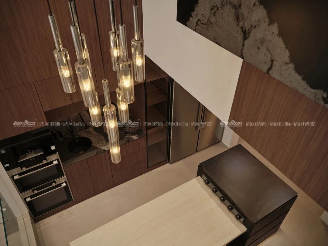 賞·析|289㎡現(xiàn)代極簡別墅，生活與藝術(shù)的碰撞