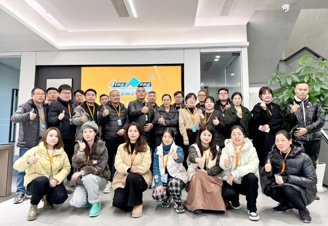 清風裝飾企業集團祝大家元旦快樂，2025鴻運當頭！