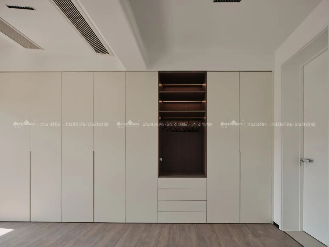 賞·析|289㎡現(xiàn)代極簡別墅，生活與藝術(shù)的碰撞