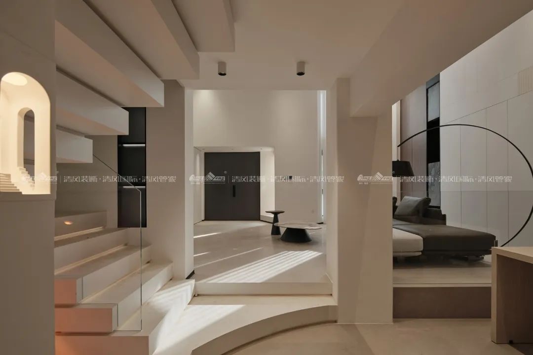 賞·析|289㎡現(xiàn)代極簡別墅，生活與藝術(shù)的碰撞