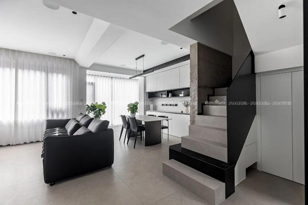 賞·析|289㎡現(xiàn)代極簡別墅，生活與藝術(shù)的碰撞